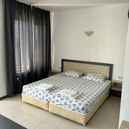 Beachside - 100 Meters From The Sea דירה